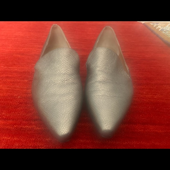 Calvin Klein Gold Lizard Pointed Flats - Picture 6 of 7